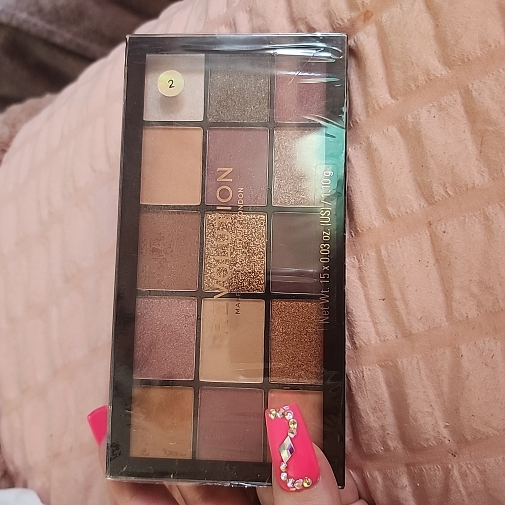 Makeup Revolution Eyeshadow Palette - Gold and Brown Shades